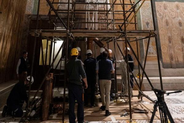 La Capilla Sixtina del Vaticano se prepara este viernes, 2 de mayo de 2025, para el cónclave del que saldrá el sucesor de Francisco. EFE/ Francesco Sforza / VATICAN MEDIA 
