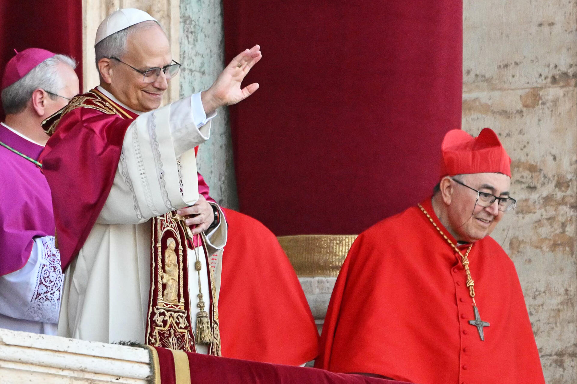 El papa León XIV insta a la curia a trabajar “sin prejuicios y con humor”