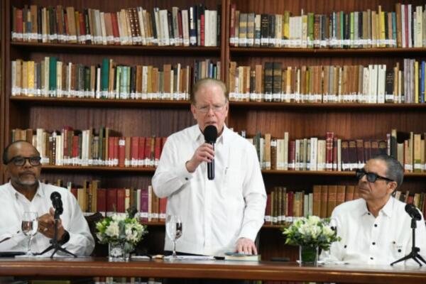Rolando Espinal presenta libro “De las pequeñas ventas a los grandes sueños” / foto: (fuente externa)