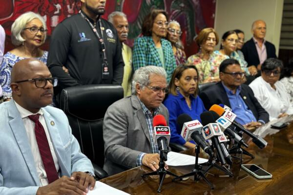 Tras paro de labores de 48 horas, Colegio Médico convoca gran marcha el 22 de mayo
