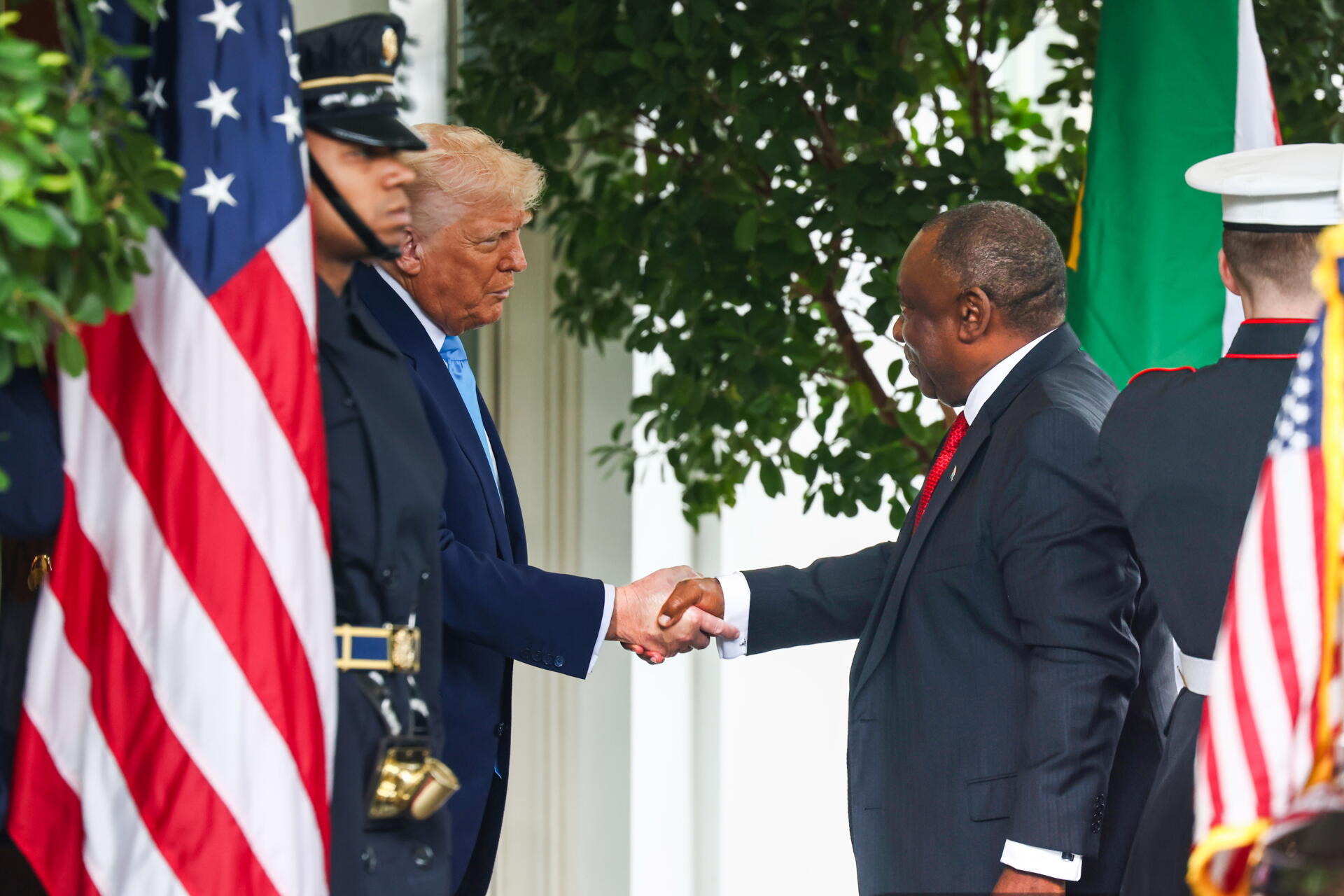 Presidente sudafricano considera exitosa su visita pese a discusión con Trump
