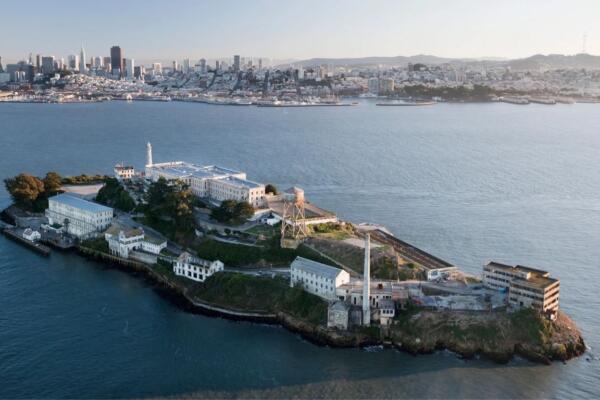 El presidente Donald Trump ordenó este domingo a las autoridades penitenciarias la rehabilitación de la afamada prisión de Alcatraz / foto: fuente externa