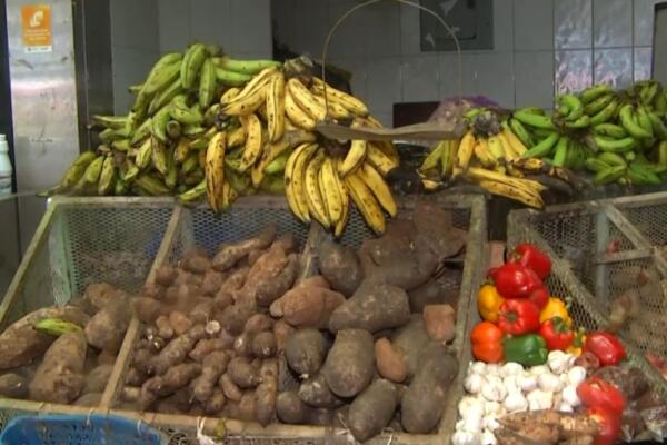 Comerciantes se quejan por disminución de las ventas de víveres y vegetales.