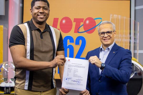 Leidsa entrega certificado al ganador de 62 millones con el Loto