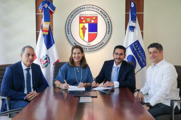 Ingenieria Filoyen y la FMM firmaron un acuerdo para apoyar a la PUCMM mediante el fideicomiso Guardianes de la Academia