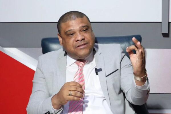 El diputado del  (PRD), Ramón Raposo agasajó a cientos de madres que conforman el municipio Santo Domingo Norte.