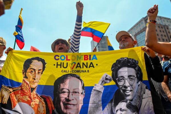 Miles de personas marcharon el miércoles en Colombia, contra el Congreso que se niega a aprobar las reformas laboral y de salud