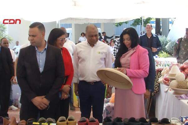 Yeni Berenice Reynoso durante la apertura de la Tercera Feria Artesanal del Sistema Penitenciario. 