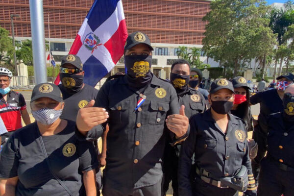 La Antigua Orden Dominicana realizó una marcha hacia el Congreso Nacional buscando se elimine la regulación a las plataformas digitales.