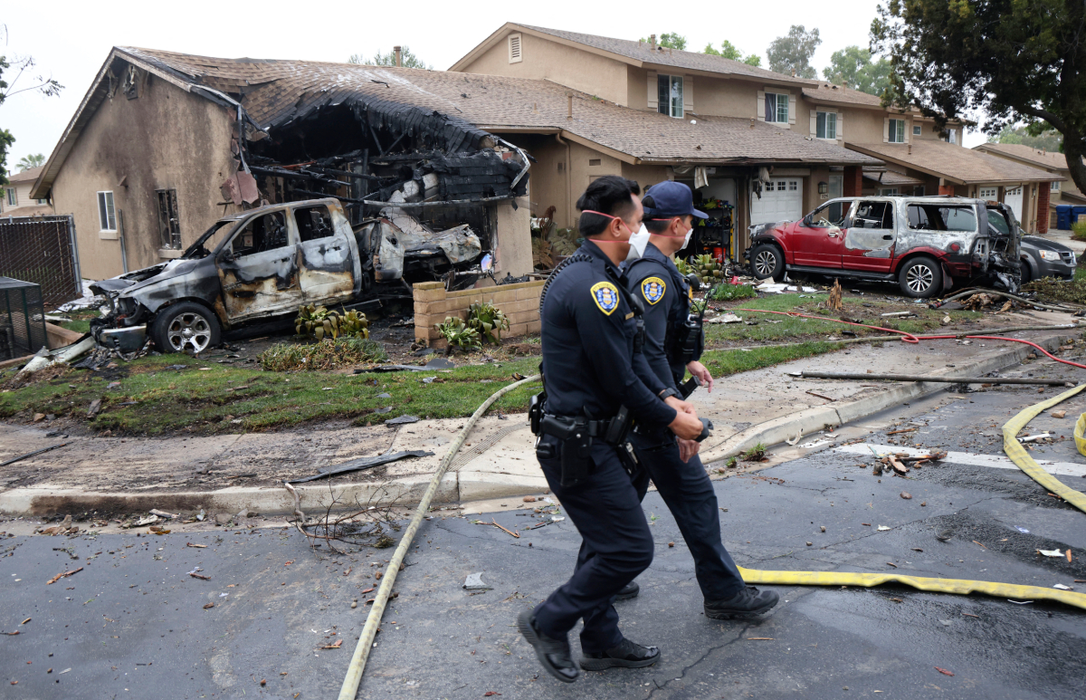 Múltiples muertos en caída de avión en San Diego