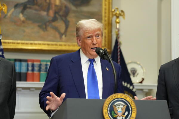 Gobierno de Trump violó una orden de un juez al enviar a ocho migrantes a Sudán del Sur