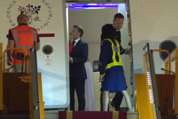 El detalle poco visto de la bofetada a Macron por su esposa