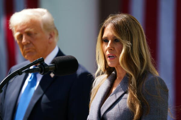 Trump firma la ley que prohíbe difundir sin permiso pornografía generada con IA