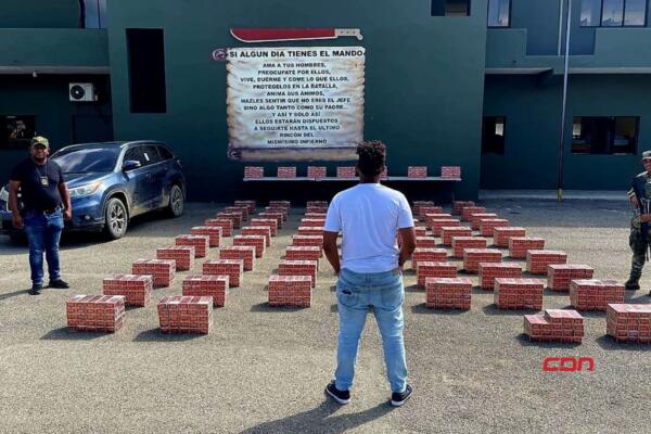 Detienen hombre con contrabando de 368 mil cigarrillos en Valverde.