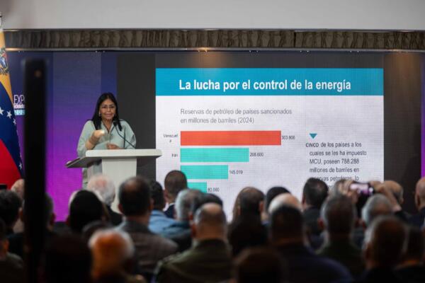La vicepresidenta ejecutiva de Venezuela, Delcy Rodríguez, habla durante una conferencia de la Expo Fedeindustria 2025 este jueves