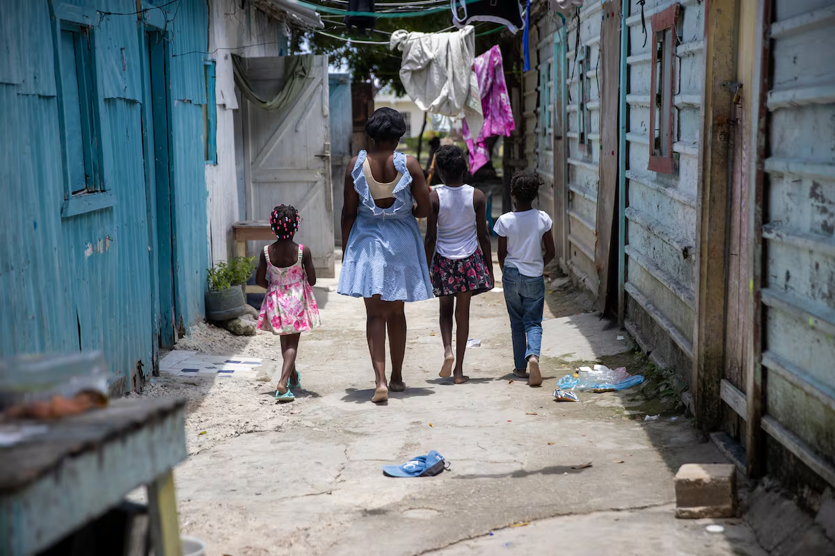 Fotografía de El País que acompaña al reportaje de violaciones a haitianas en Punta Cana