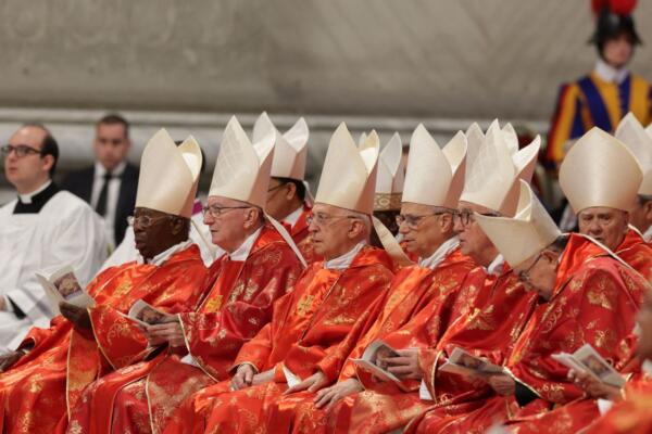 El cónclave para elegir al sucesor del papa Francisco es un proceso secreto sin candidatos oficiales ni campaña electoral, pero con mucha especulación sobre los cardenales aptos para asumir el el alto mando. 