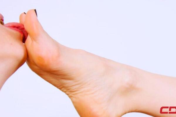 Pasión por los pies: el fetiche que mueve dinero, seguidores y secretos en la era digital