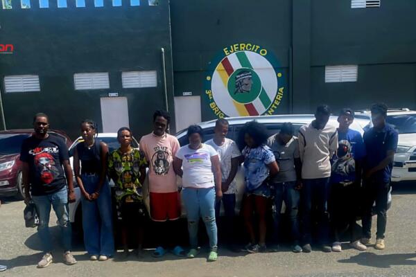 Los hombres transitaban a 11 inmigrantes haitianos, según el reporte. Foto: Fuente externa 