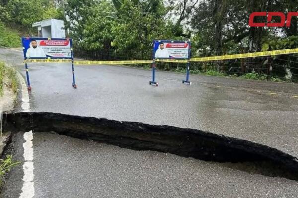 Comunitarios y comunicadores de la zona han venido alertando sobre el deterioro progresivo de esta carretera.