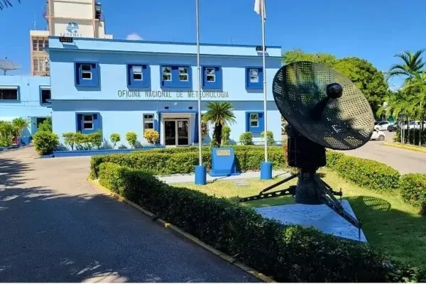 Indomet: vaguada empieza a alejarse, seguirá generando aguaceros dispersos sobre el país