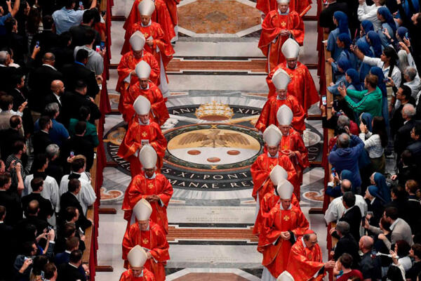Los cardenales que eligen al sucesor del papa Francisco tienen una tarea más fácil que muchos de sus predecesores, que soportaron condiciones espartanas.