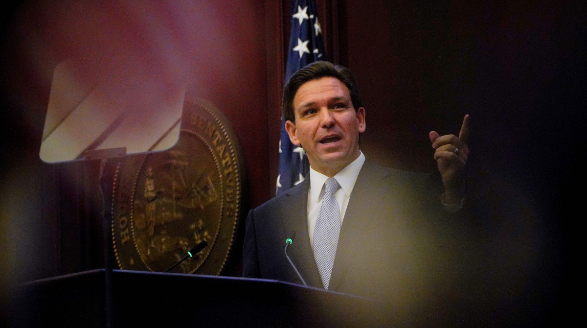 Ron DeSantis lanzó mensaje contra migrantes detenidos en Florida