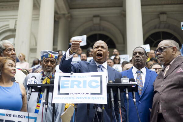 Eric Adams anuncia su candidatura a la reelección como independiente en NY