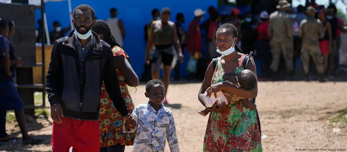 Vatican News califica de “refugiados” a haitianos en RD y denuncia violaciones de derechos humanos