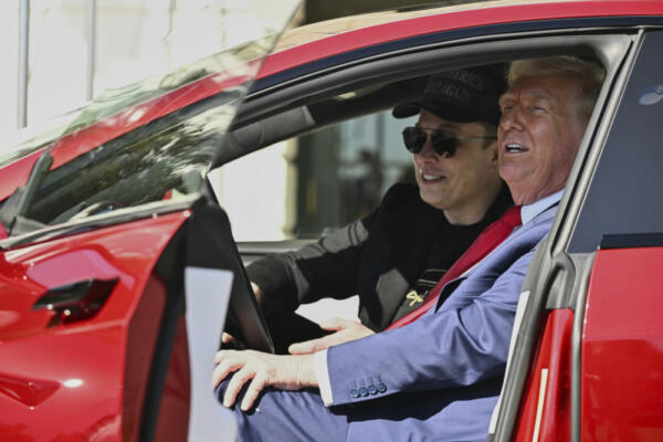 Donald Trump amenaza con cancelar contratos gubernamentales a empresas de Elon Musk