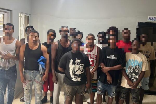 olicía desmantela puntos de microtráfico y ocupa tragamonedas ilegales en Villa Mella