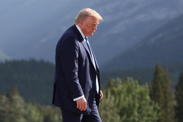 El presidente de los Estados Unidos, Donald Trump, dejó este miércoles abierta la posibilidad de un ataque militar contra Irán. EFE/EPA/SUZANNE PLUNKETT / POOL
 
//////////
 
Kananaskis (Canada), 16/06/2025.- US President Donald Trump departs after a family photo during the Group of Seven (G7) Summit at the Kananaskis Country Golf Course in Kananaskis, Alberta, Canada, 16 June 2025. World leaders are gathered from 15 to 17 June 2025 for the annual G7 Summit. EFE/EPA/SUZANNE PLUNKETT / POOL