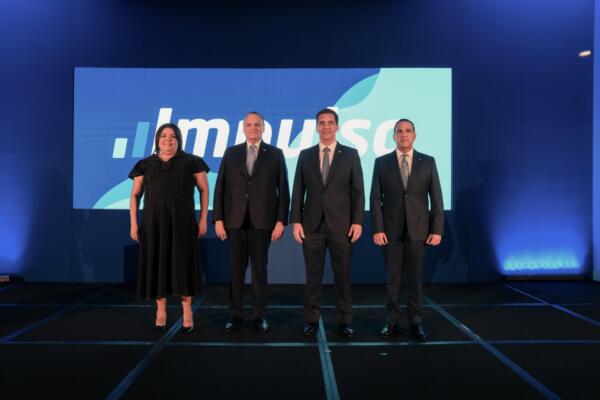 Desde la izquierda, los señores Giselle Moreno, Luis E. Espínola, Francisco
Ramírez y Leonte Brea.