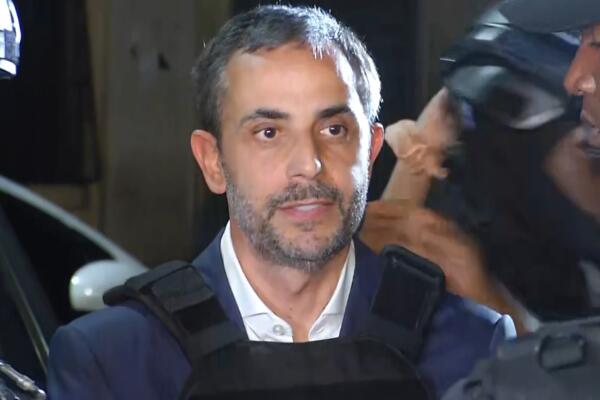Antonio Espaillat a su llegada a la cárcel del Palacio de Justicia. FOTO: CDN