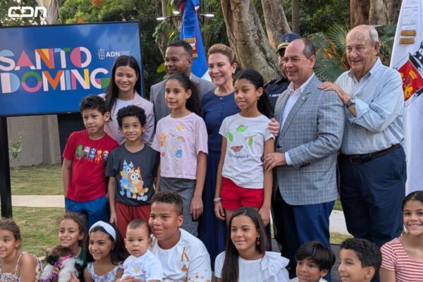 Alcaldesa Carolina Mejía entrega remozado Parque Riveras de Las Palmas