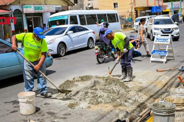Desde la alcaldía de Santiago exhortaron a las personas colaborar con las brigadas y seguir las recomendaciones de las autoridades.