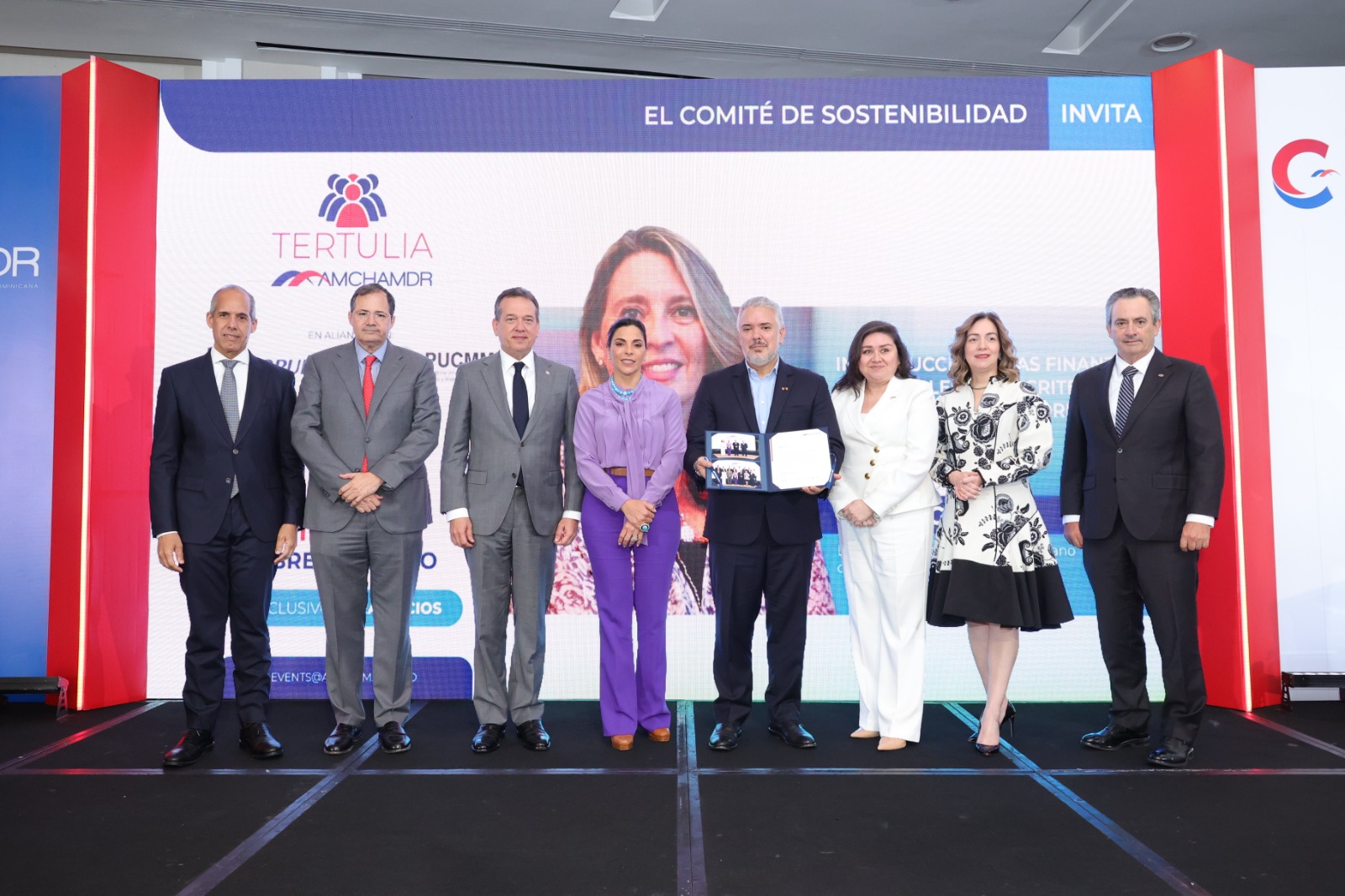 Iván Duque presenta oportunidades de desarrollo comercial y económico para RD durante el almuerzo de Amchamdr
