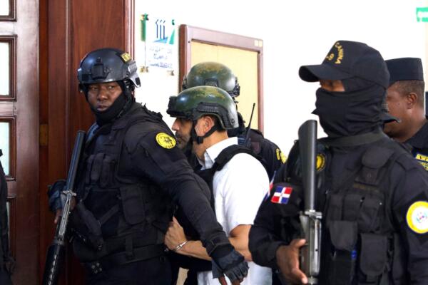 Inició hace unos minutos la audiencia para conocer la medida de coerción contra Antonio Espaillat y su hermana Maribel Espaillat / foto: Félix de la Cruz