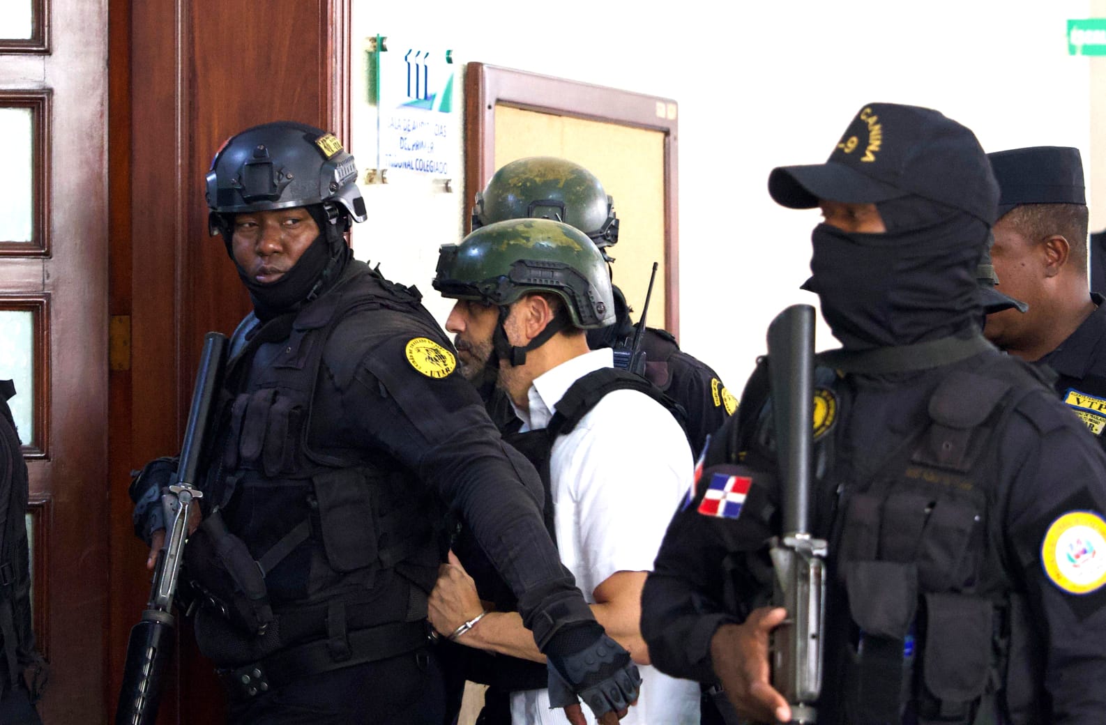 Inició hace unos minutos la audiencia para conocer la medida de coerción contra Antonio Espaillat y su hermana Maribel Espaillat.