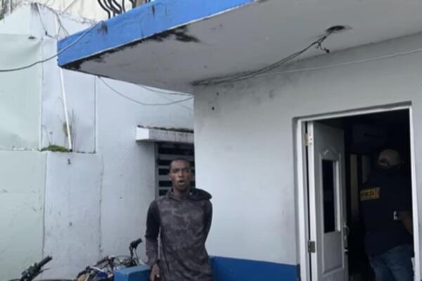 Arrestan a implicado en robo de 860 mil pesos a comerciantes en Villa Altagracia.