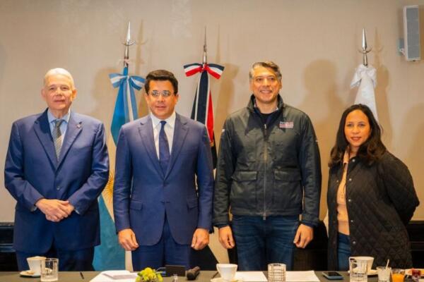 Ministro de Turismo y Arajet anuncian nueva ruta a Córdoba a partir de noviembre.