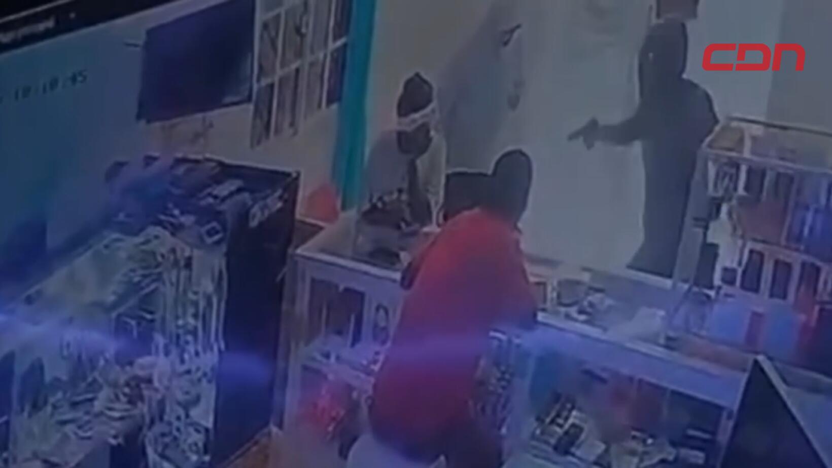 Asalto a tienda de celulares