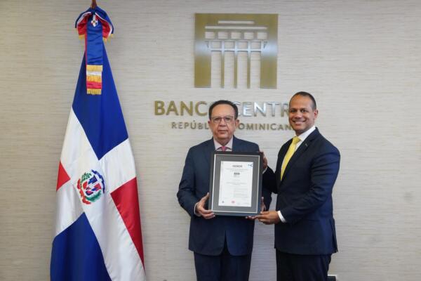 El Banco Central recibió de la AENOR la certificación mediante la cual el BCRD amplía el alcance de su Sistema de Gestión.