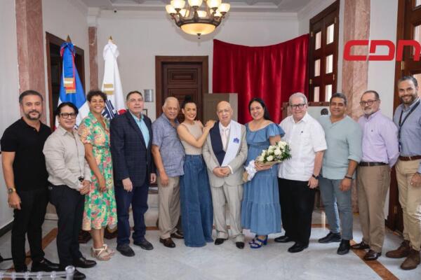 Bellas Artes y otras entidades culturales rindieron homenaje a Giovanny Cruz Durán y lo declararon Estudiante de Honor de la ENAD.