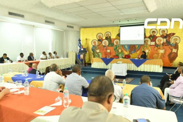 La Junta Central Electoral concluyó la presentación de la nueva cédula a líderes católicos de la Diócesis de Baní. Foto: Fuente Externa