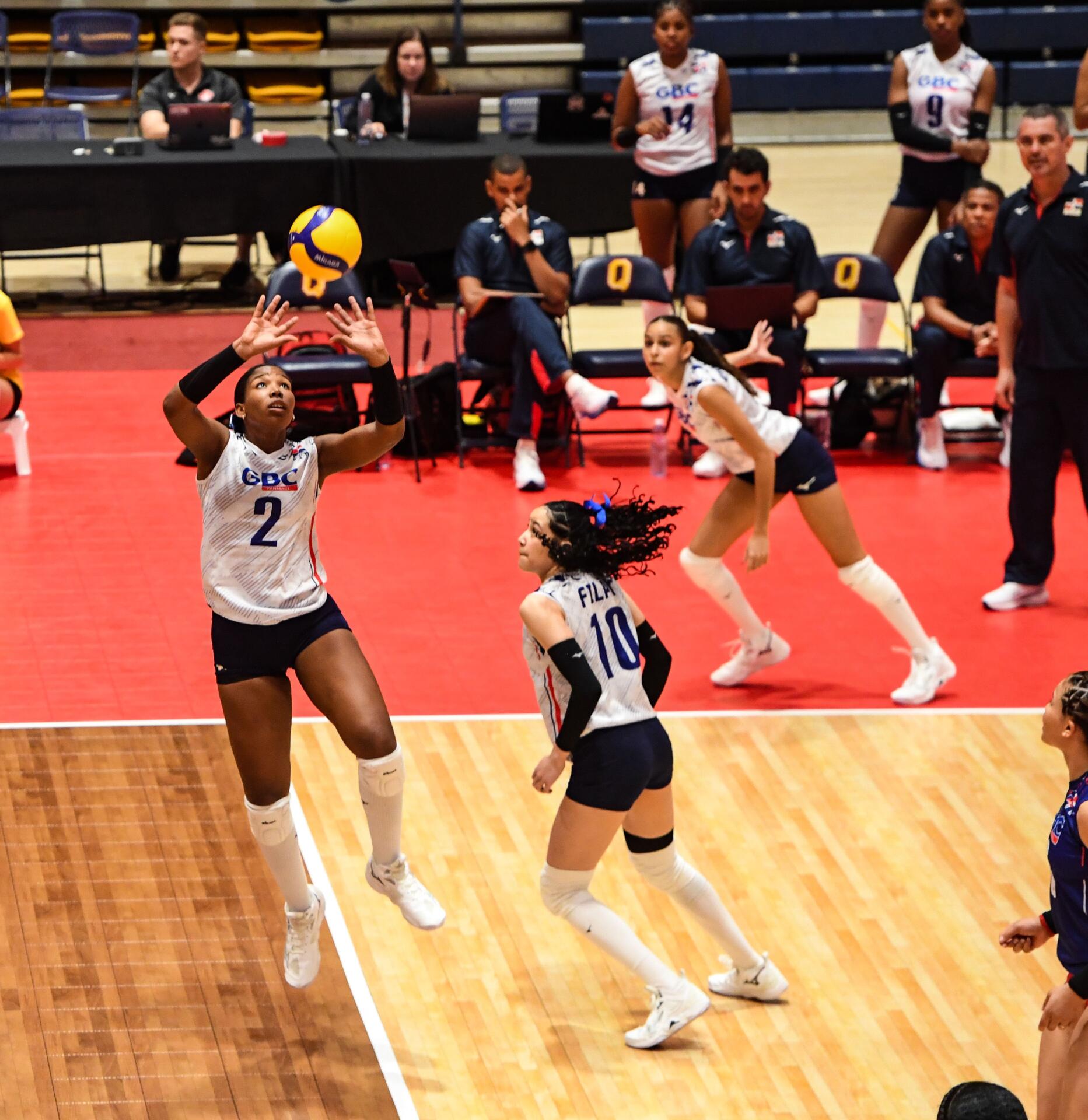Canadá fue desafiado al inicio, pero logró controlar la ofensiva dominicana en los momentos clave, lo que les permitió llevarse la victoria por 3-0 (25-22, 25-23, 25-17).