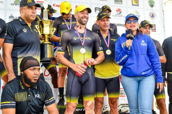 Sus más cercanos seguidores fueron los representantes del AC training, quienes habían ganado la mayoría de Las categorías en la crono individual la semana anterior. 