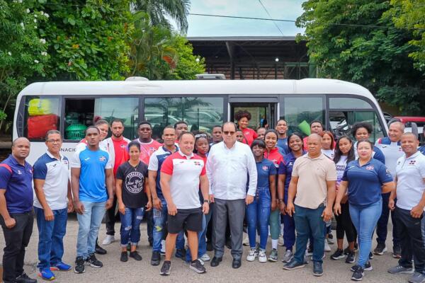 La actividad fue presidida por el licenciado William Ozuna, presidente de Federación Dominicana de Pesas