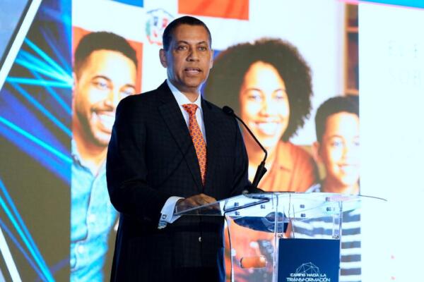 El presidente del Indotel, Guido Gómez Mazara, anunció que el encendido de la Televisión Terrestre Digital será en diciembre. Foto: CDN Digital