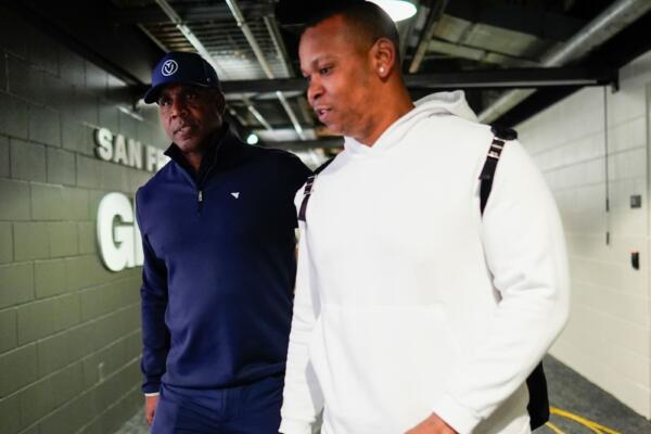 La compañía de Bonds le permitirá, al líder de dobles de la Liga Americana en 2019, Rafael Devers, conocer con lujo de detalles de cómo mejorar su técnica de bateo en un parque que él conoce muy bien.